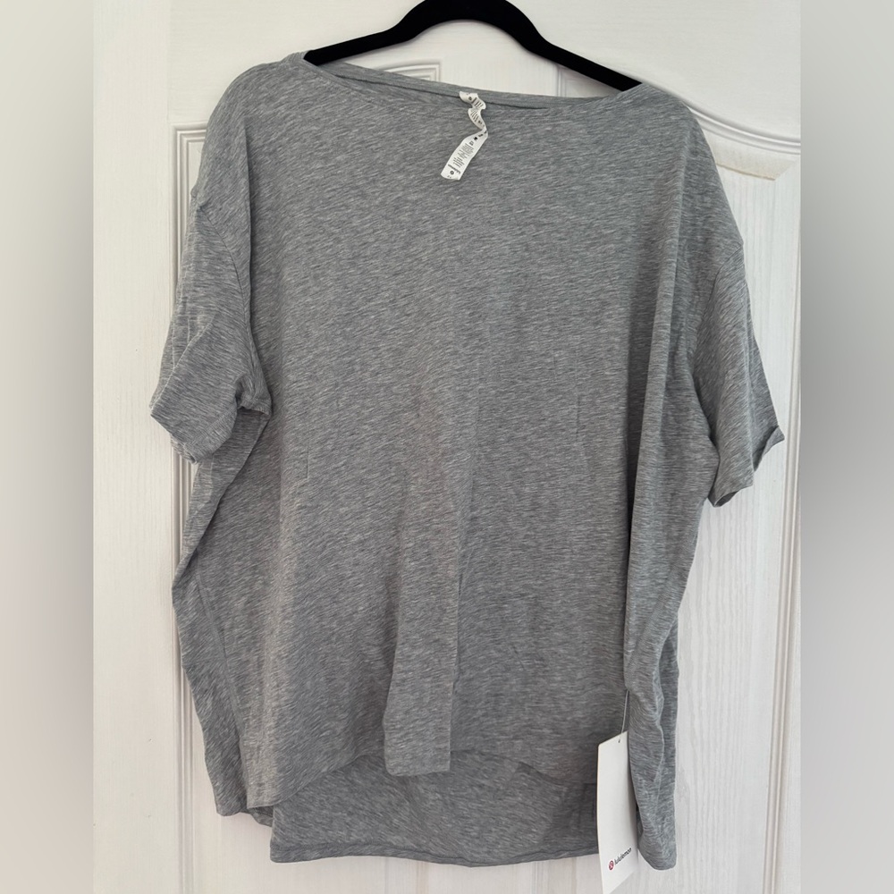 Lululemon back in action short sleeve tee NWT sz 12